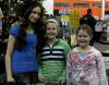 Filename=jodelle-bestbuy-signing.jpg
Filesize=66KiB
Dimensions=575x450
Date added=Dec 19, 2010 jodelle-bestbuy-signing.jpg